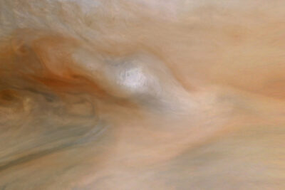Jupiter’s Fiery Heart: Juno Uncovers Lightning a Hundred Times Stronger Than Earth’s